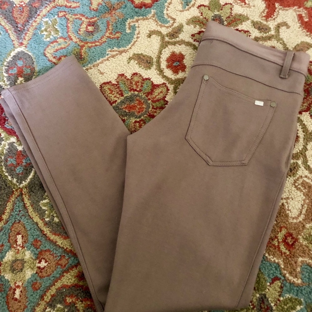 New ! BCBG MAXAZRIA stretch knit cropped pants